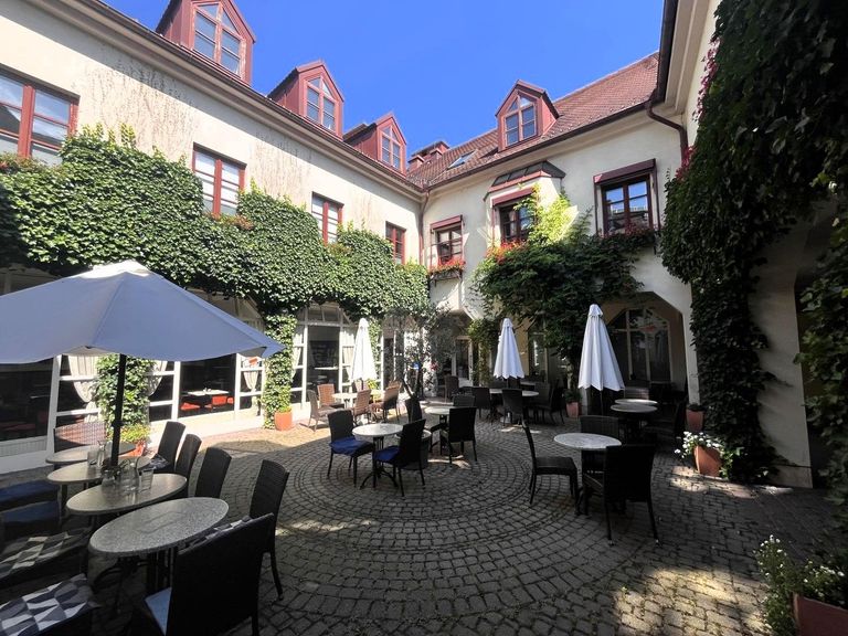 21 Gastgarten_Innenhof