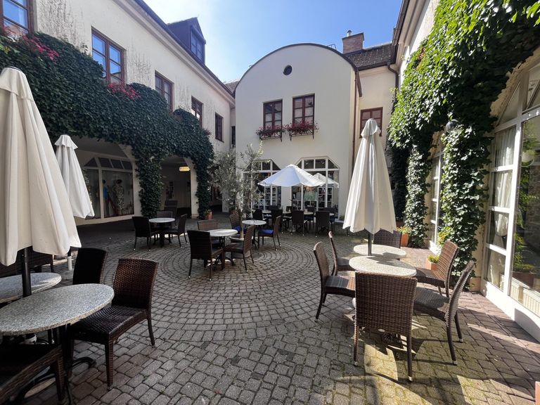 19 Gastgarten_Innenhof