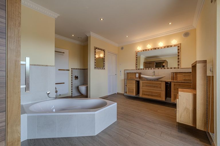 Badezimmer im OG