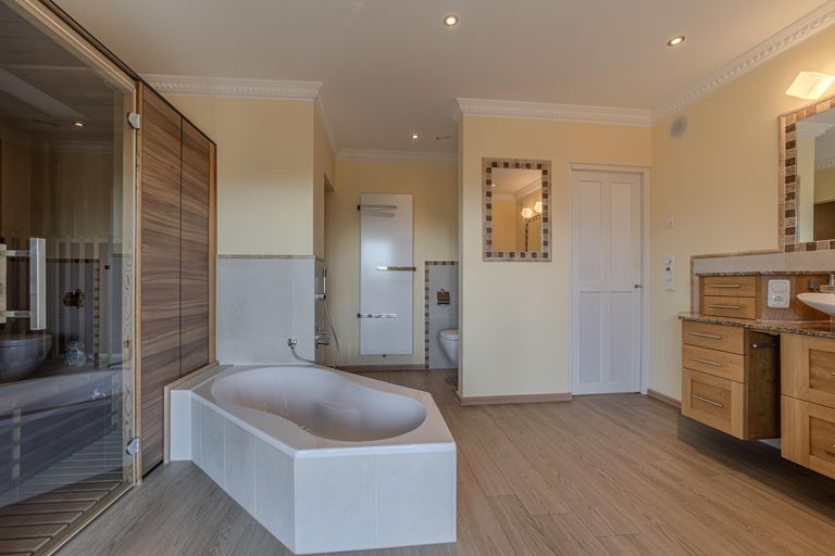 Badezimmer im OG
