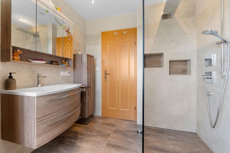 Badezimmer Erdgeschoß