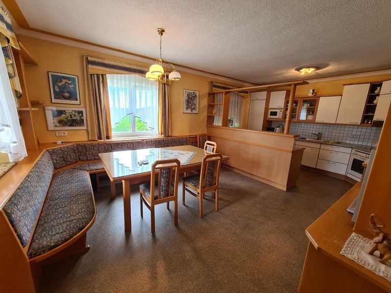 Küche und Esszimmer