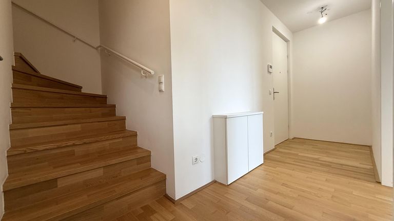 Vorraum und Stiege 2