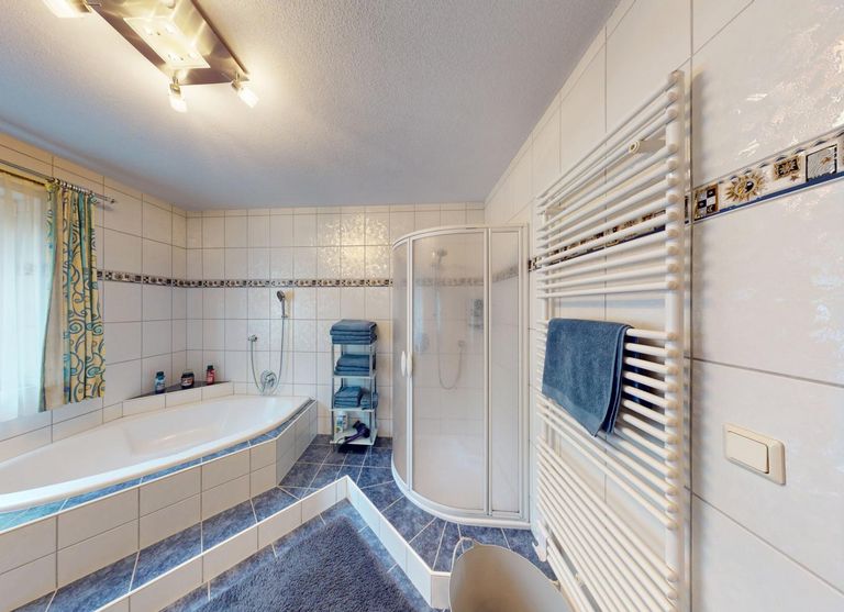 Haus - Fließ - Badezimmer-2-OG