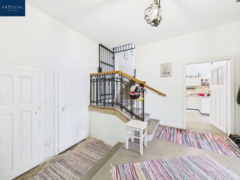 Diele / Stiegenaufgang