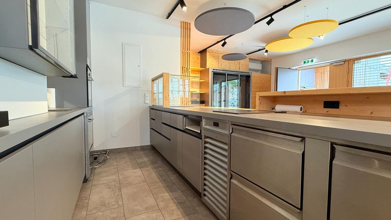 voll ausgestattetes Verkaufspult