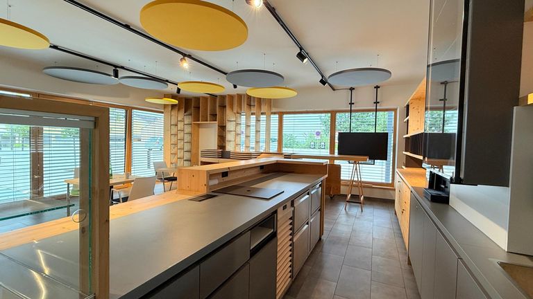 voll ausgestattetes Verkaufspult