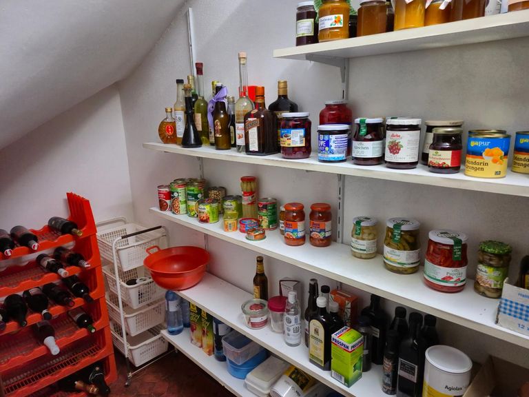 Lagerraum unter Stiege KG