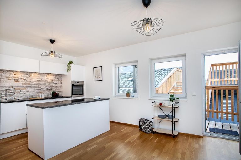 Küche mit Dachterrassenzugang