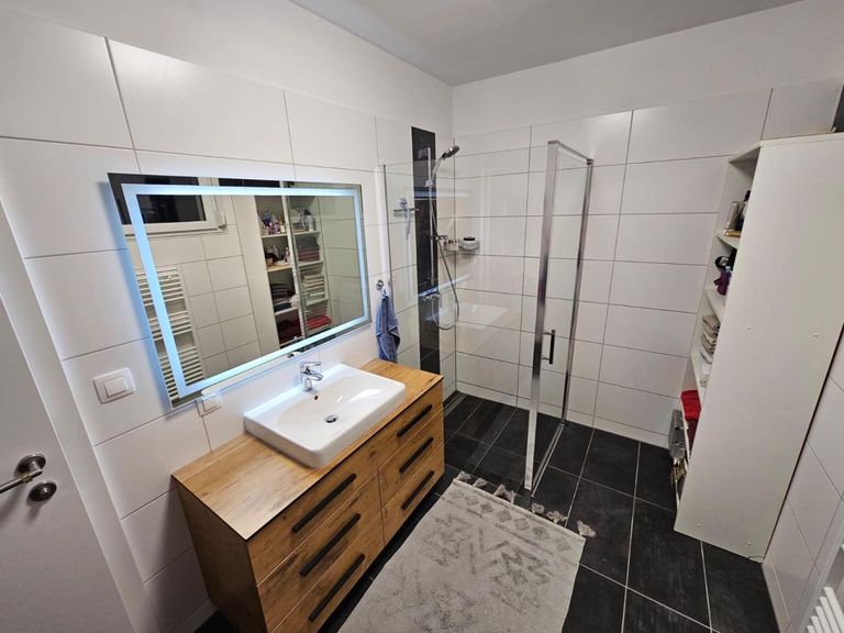 Badezimmer Ansicht 2