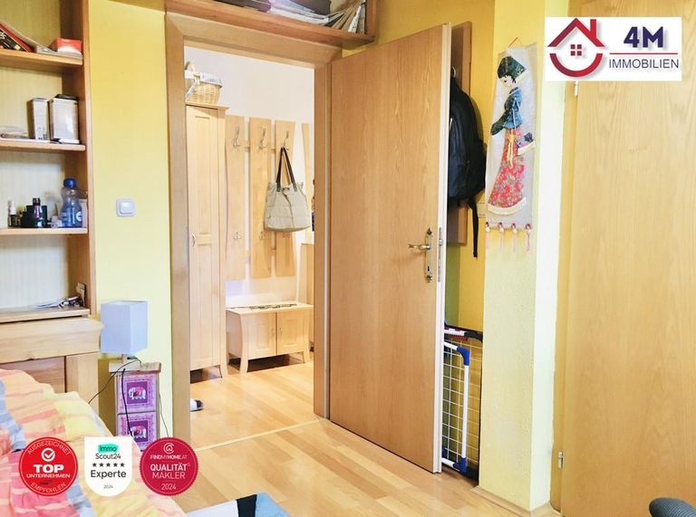 Zimmer 3 ca. 9 m2 groß