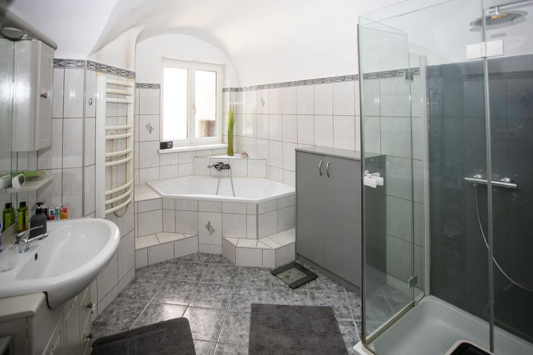 Badezimmer OG_ Steiner Landstr. 50