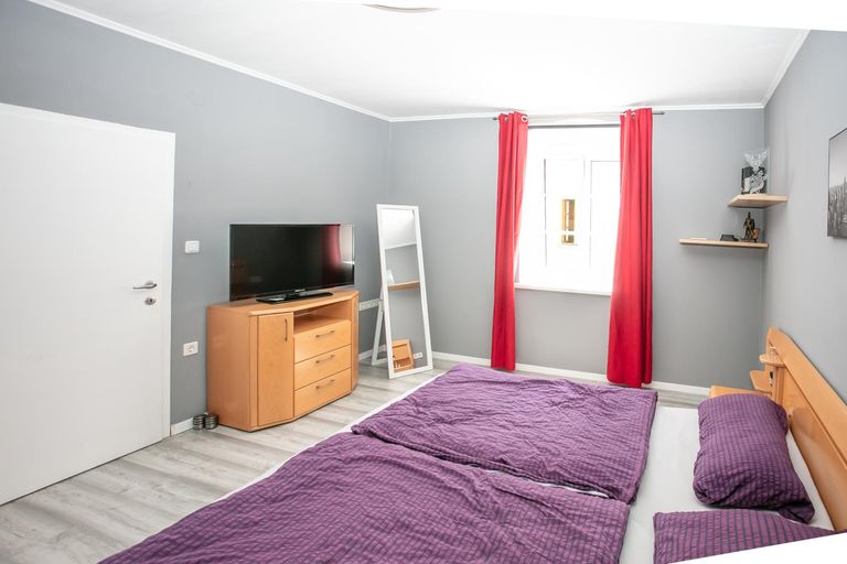 Schlafzimmer OG_ Steiner Landstr. 50