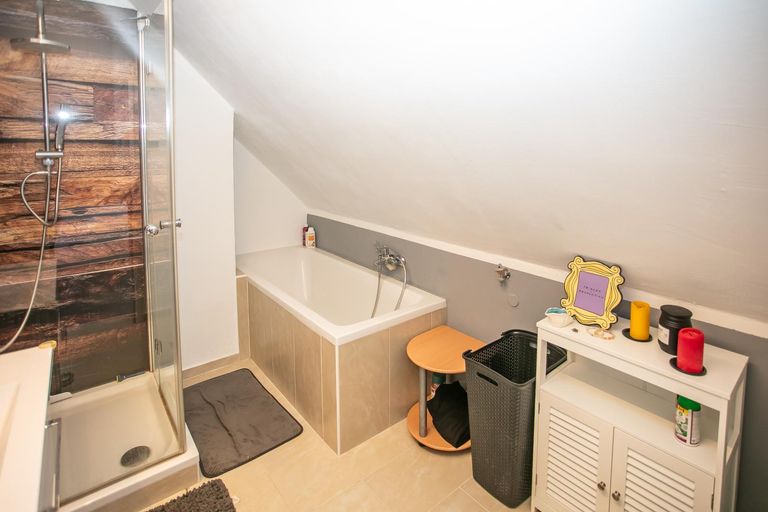 Badezimmer DG_ Steiner Landstr. 50