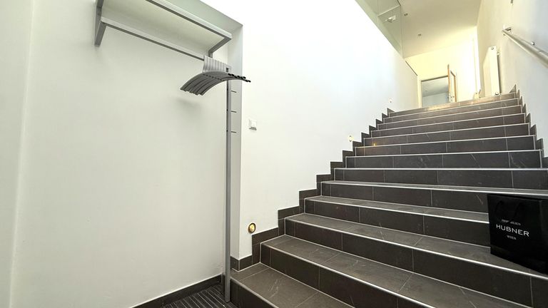 Eingang und Stiegen