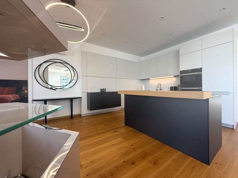 Living, Luxusssküche mit Mielegeräte, klimatisiert