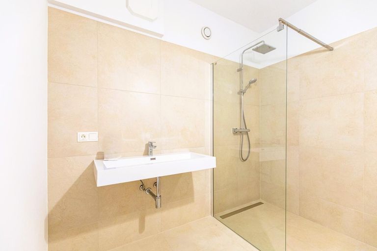 8 Badezimmer