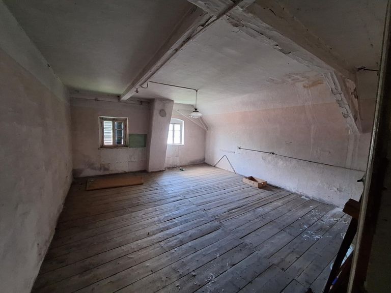Ausbaufähiger Dachboden Haus Nr. 15
