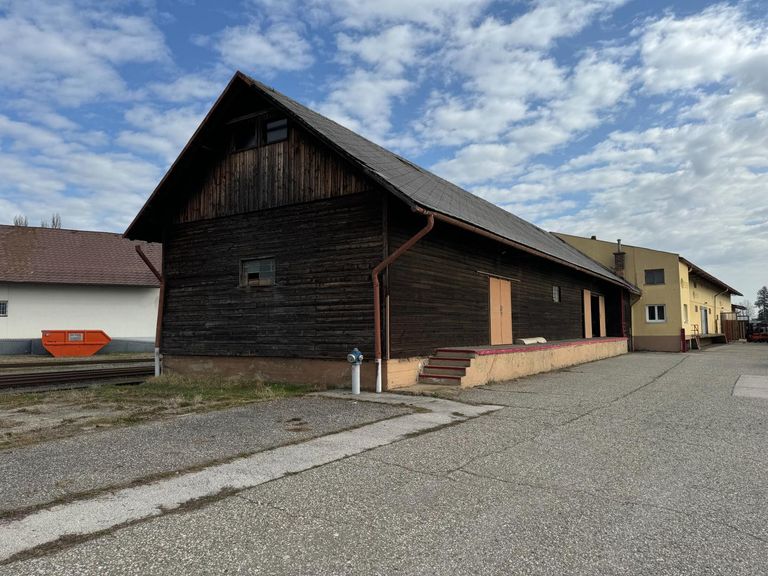 Außen- Seitenansicht