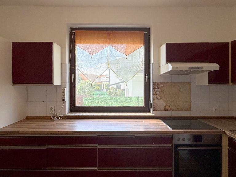 Küche mit Gartenblick