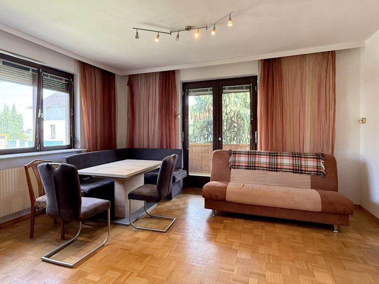 Wohnzimmer mit Terrassenzugang