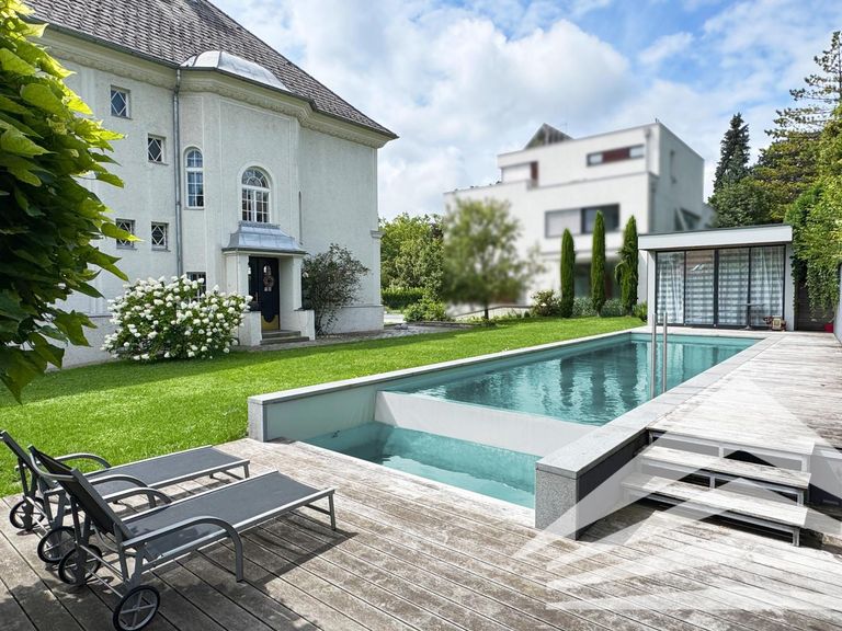 Villa, Pool & Garten