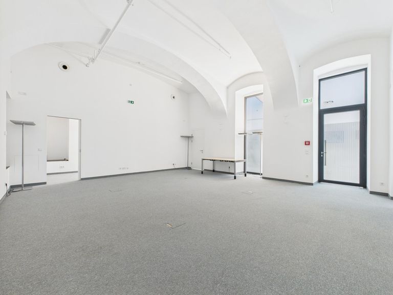 CAM04191G0-PR0048-STILL002