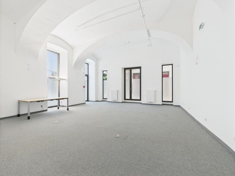 CAM04191G0-PR0048-STILL003