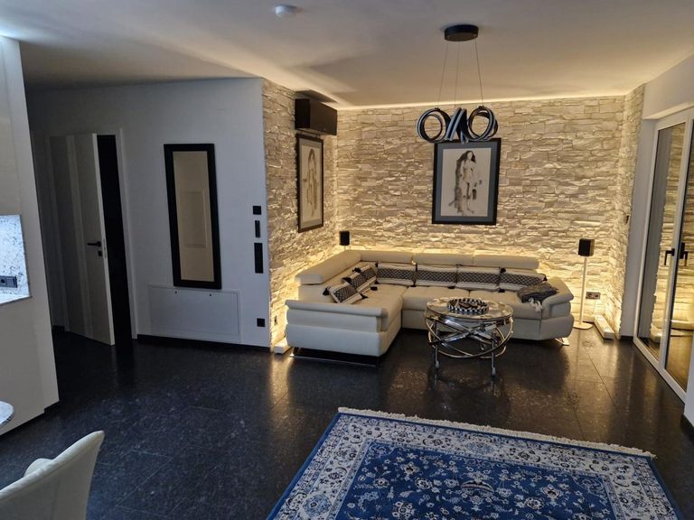 Wohn- Essbereich bei Nacht