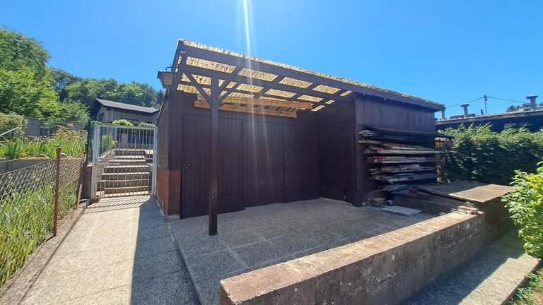 Nebengebäude Weg und Tür