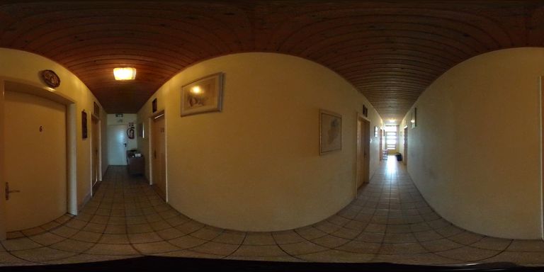 29_Altbau OG Gang