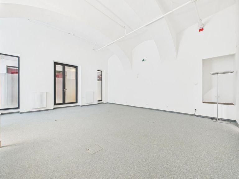 CAM04191G0-PR0048-STILL005