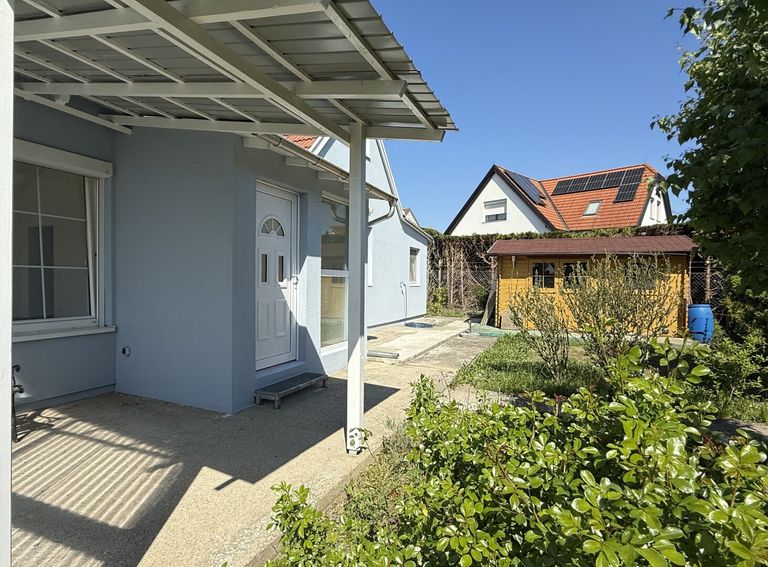 Überdachter Eingang