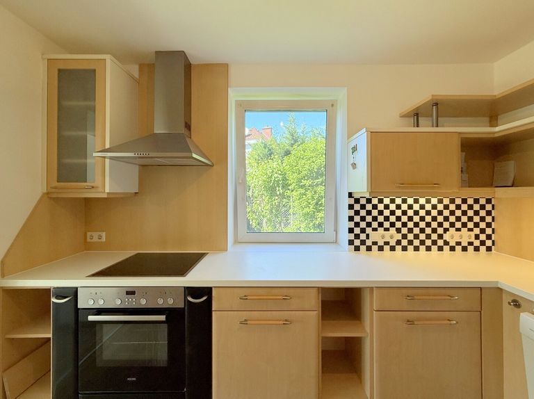 Küche mit Blick ins Grüne