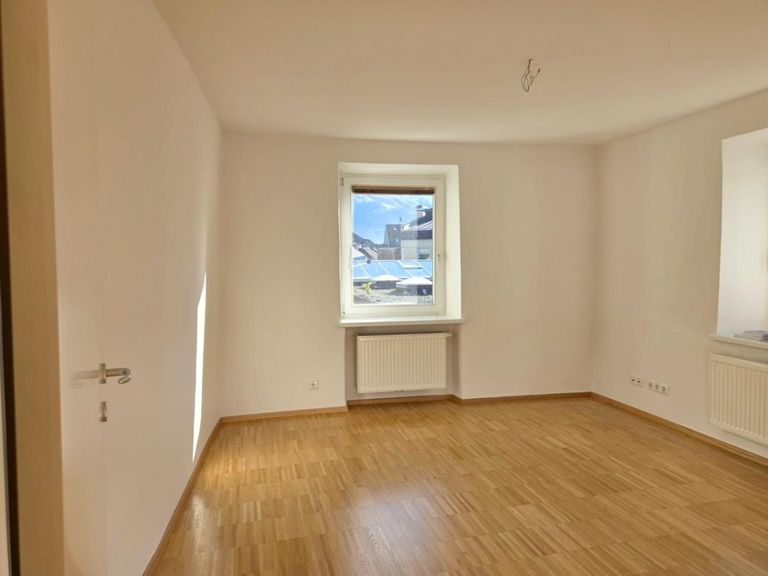 Einzelbüro mit viel Tageslicht