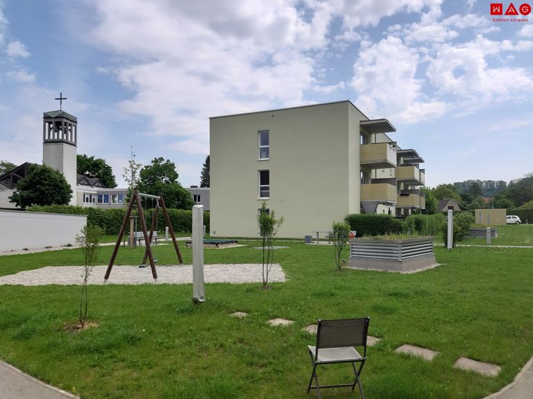 Spielplatz und Grünflächen