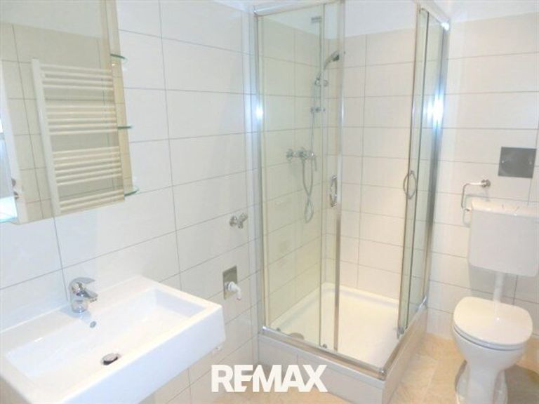 Bad mit Dusche und WC