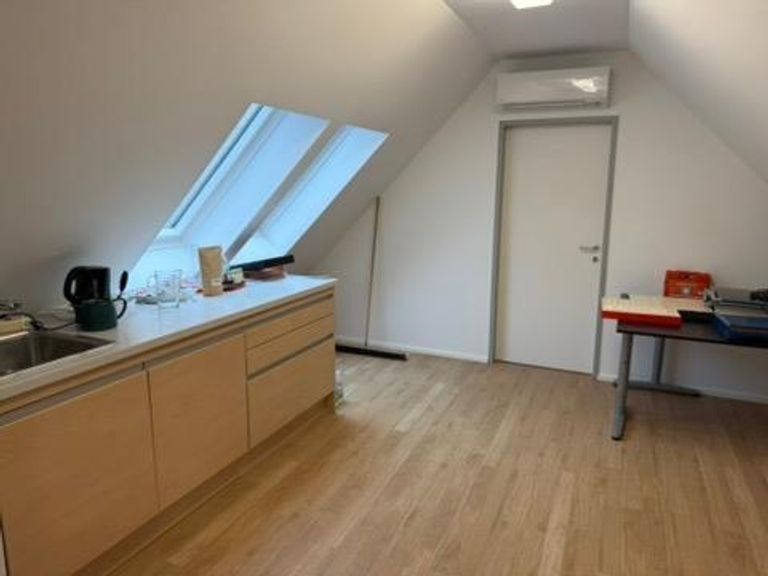 Teeküche mit Zugang zum Archiv 1