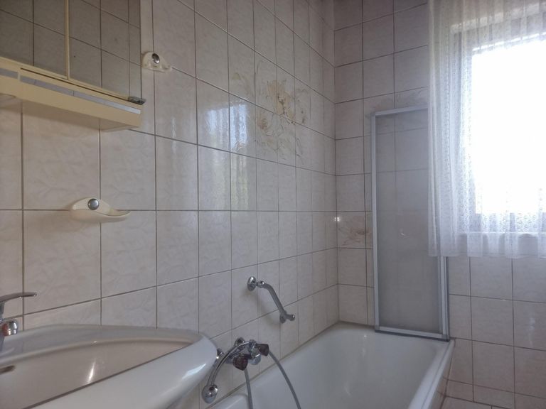 EFH 2104 05 Bad