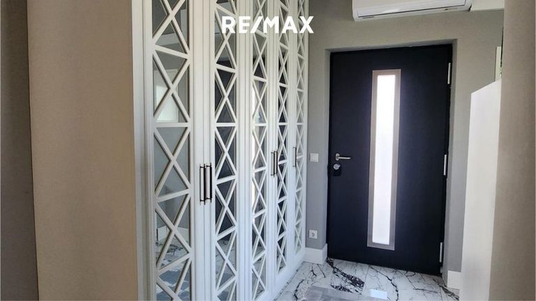 Eingangsbereich in der Wohnung im Nebengebäude