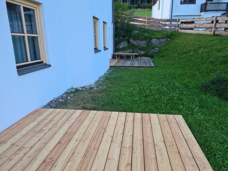 Terrassenplatz an der Westseite