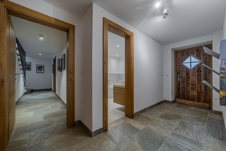 Eingang zur Wohnung auch über das UG