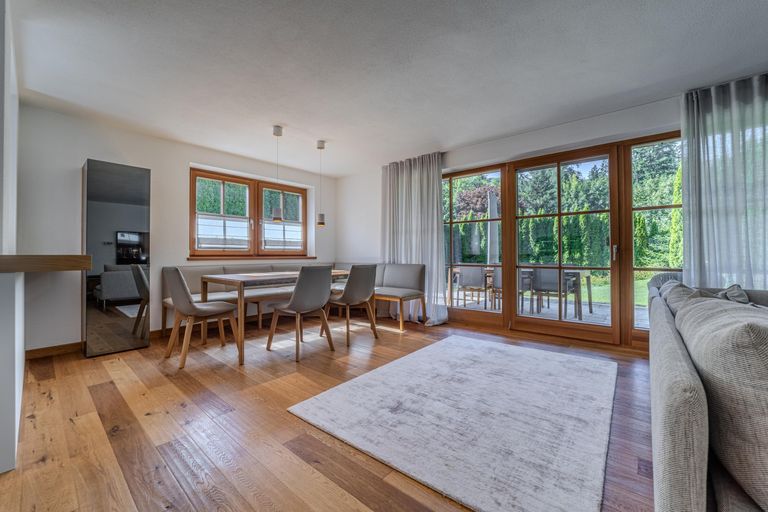 Essbereich mit Kamin