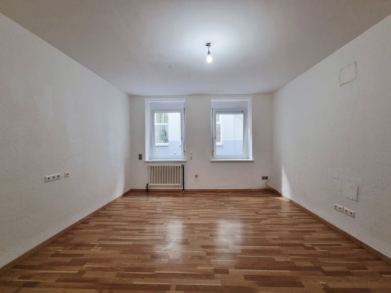 Verkaufsraum / Hofseite