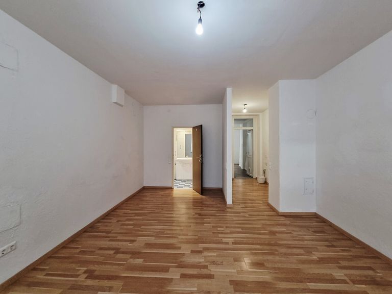 Verkaufsraum / Hofseite