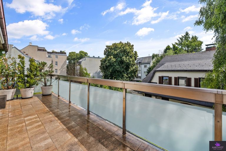 Terrasse – direkt vom Wohnzimmer aus begehbar