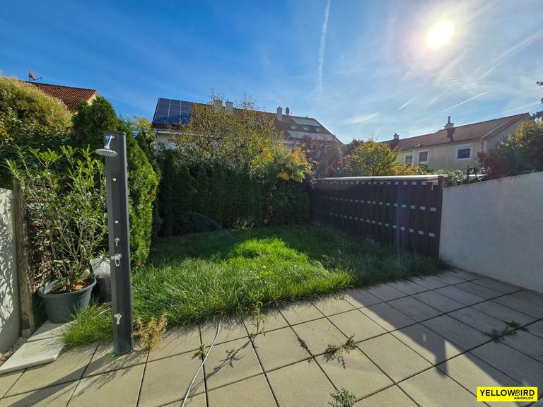 Terrasse und Gartenblick