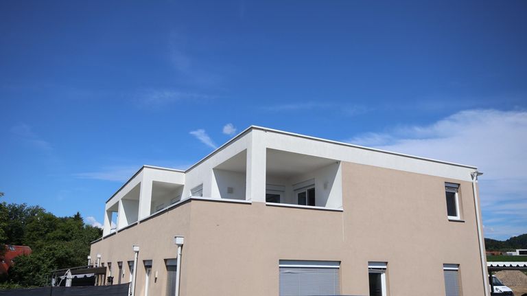 Außenansicht mit Terrasse