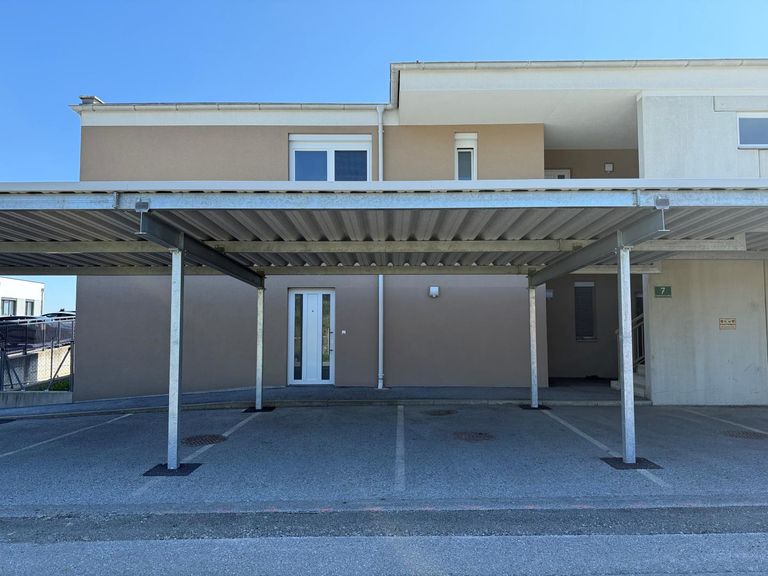 Carport mit 2 Abstellplätzen