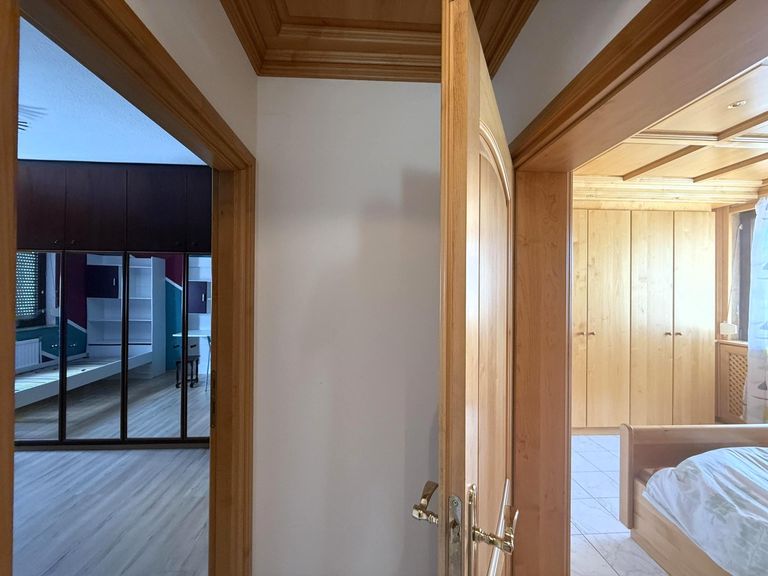 OG 1 / Flur, getrennt begehbare Schlafzimmer